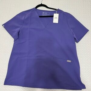 NWT - Women’s amethyst casma three pocket scrub top.- xl